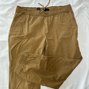 Men’s jogger pants.